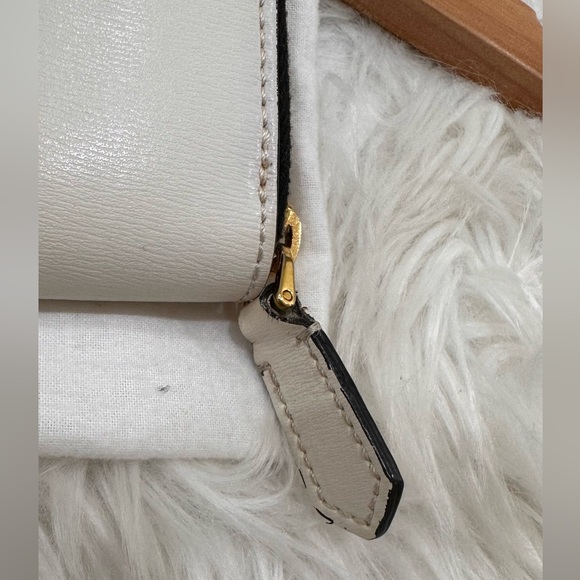 Authentic MOSCHINO WALLET - Picture 3 of 8